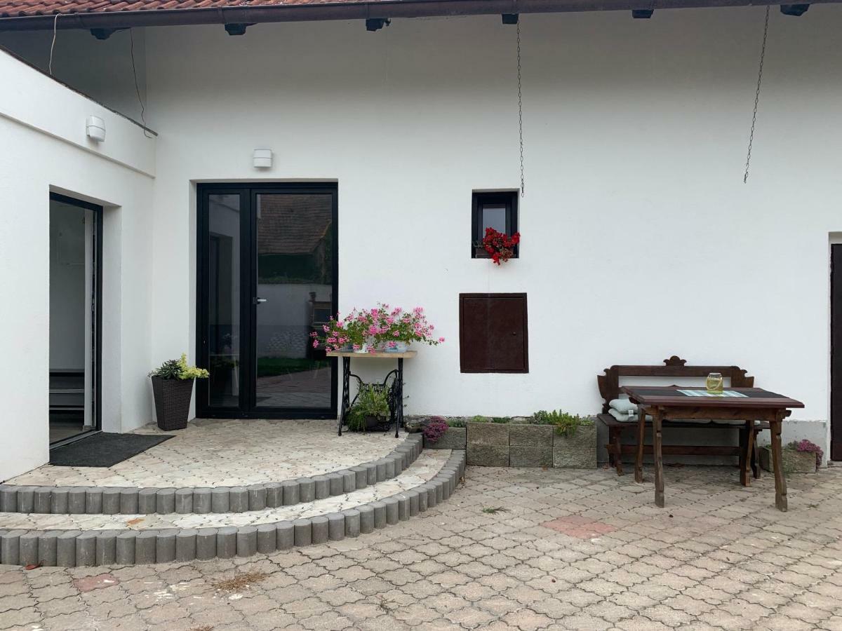 Tolarova Apartman Pardubice Ngoại thất bức ảnh